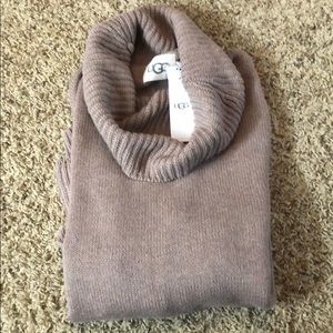 UGG SWEATER. NWT.
